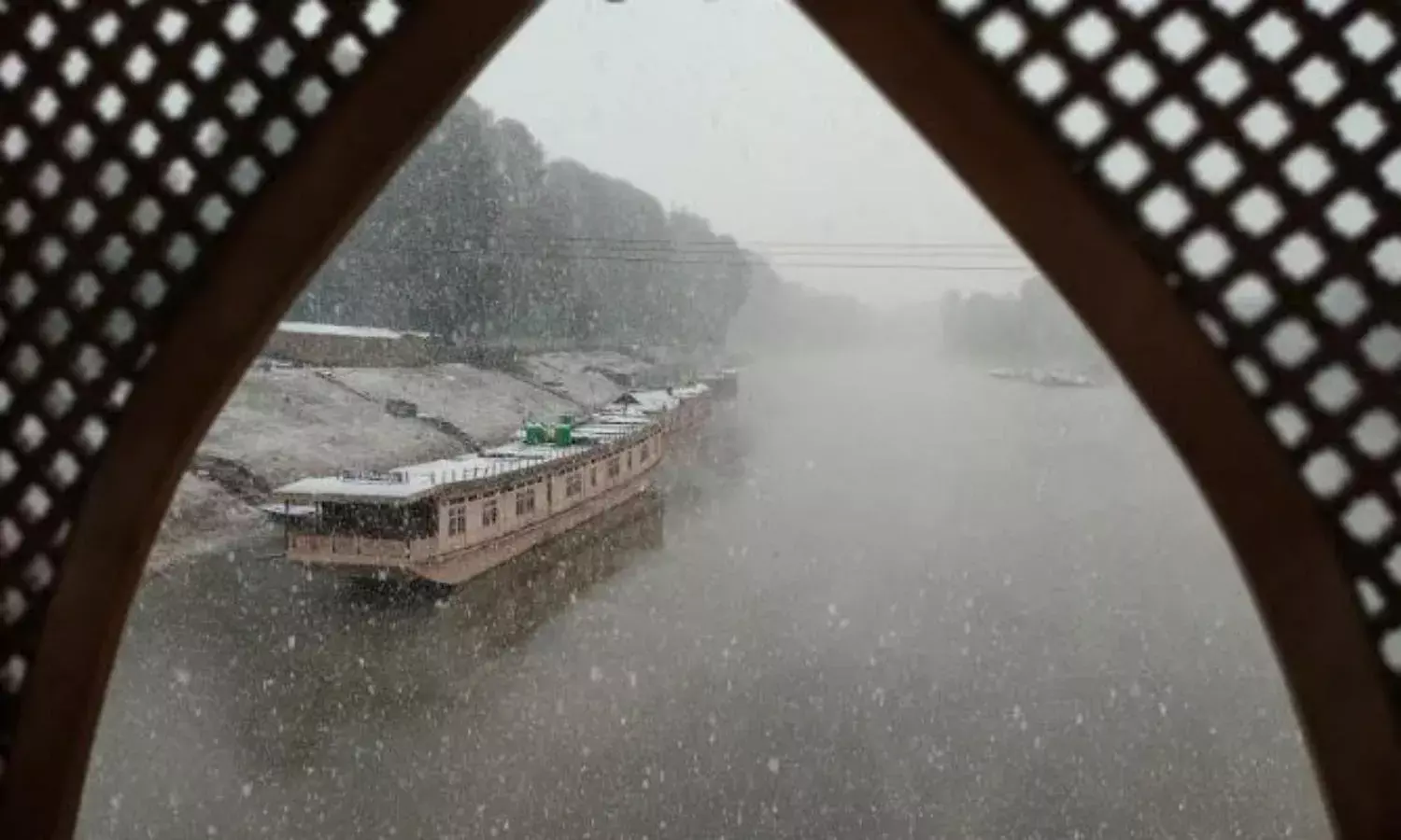 Season’s First Snowfall in Srinagar