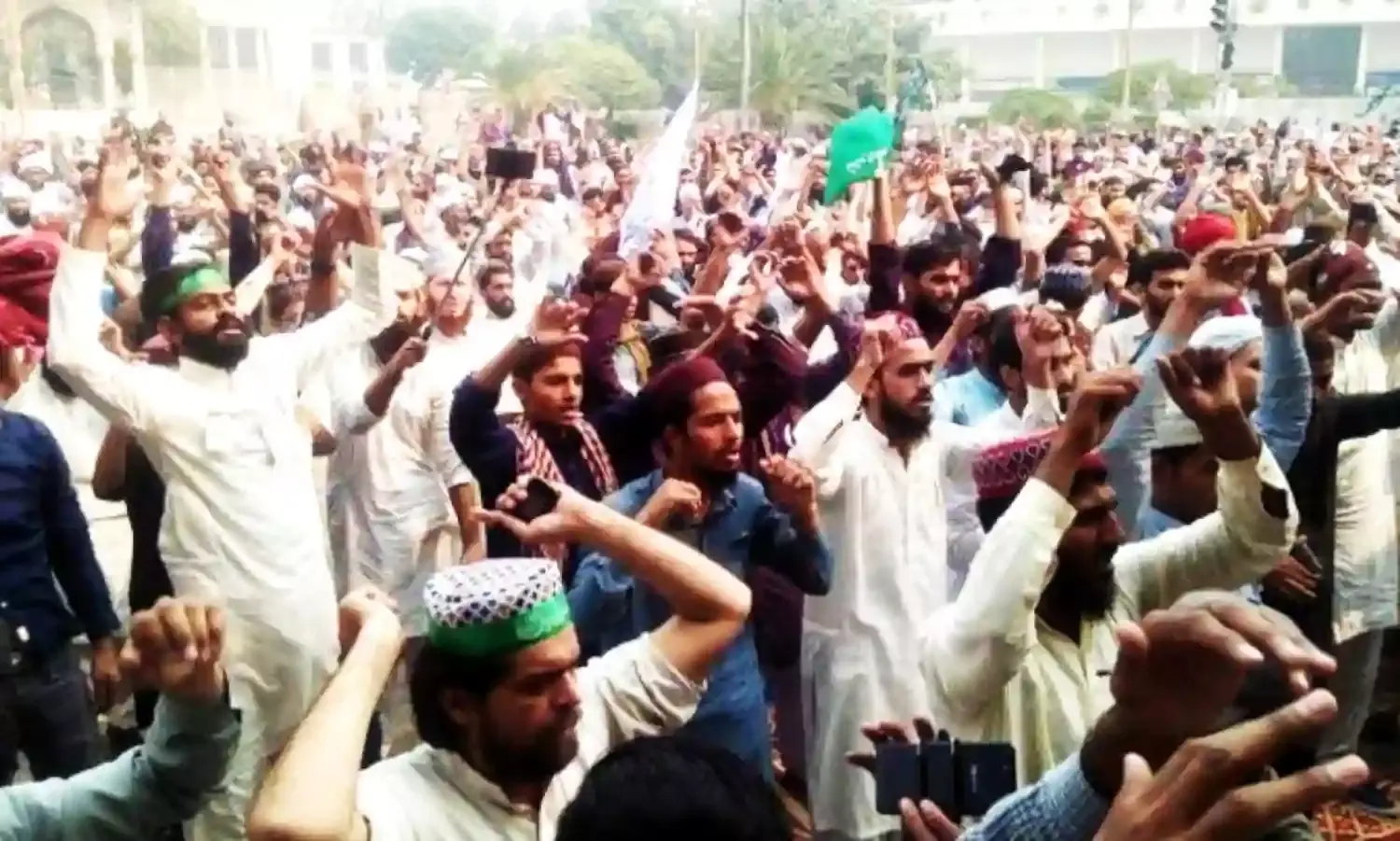 Imran Khan Slams Protests Over Asia Bibis Release, Says Disgusting Response To Top Court Verdict Imran Khan Slams Protests Over Asia Bibis Release, Says Disgusting Response To Top Court Verdict