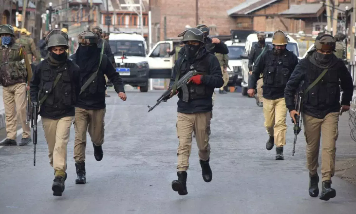 Militants Attack Army Vehicle In South Kashmir Militants Attack Army Vehicle In South Kashmir