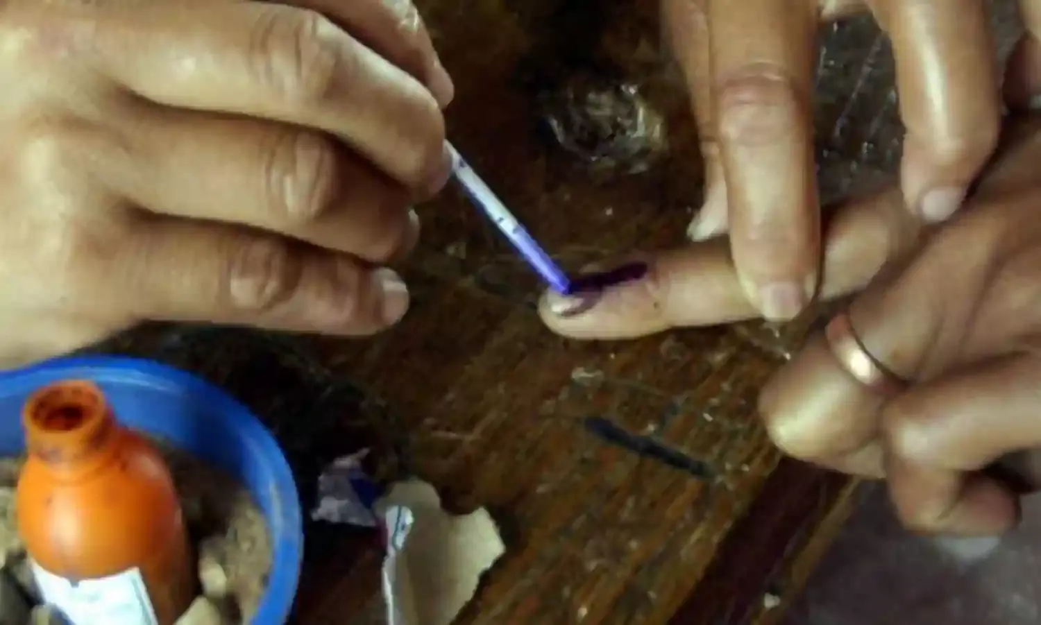 लोकतंत्र को झटका : कश्मीर में नगर निगम चुनावों में लोगों की बेहद कम भागीदारी