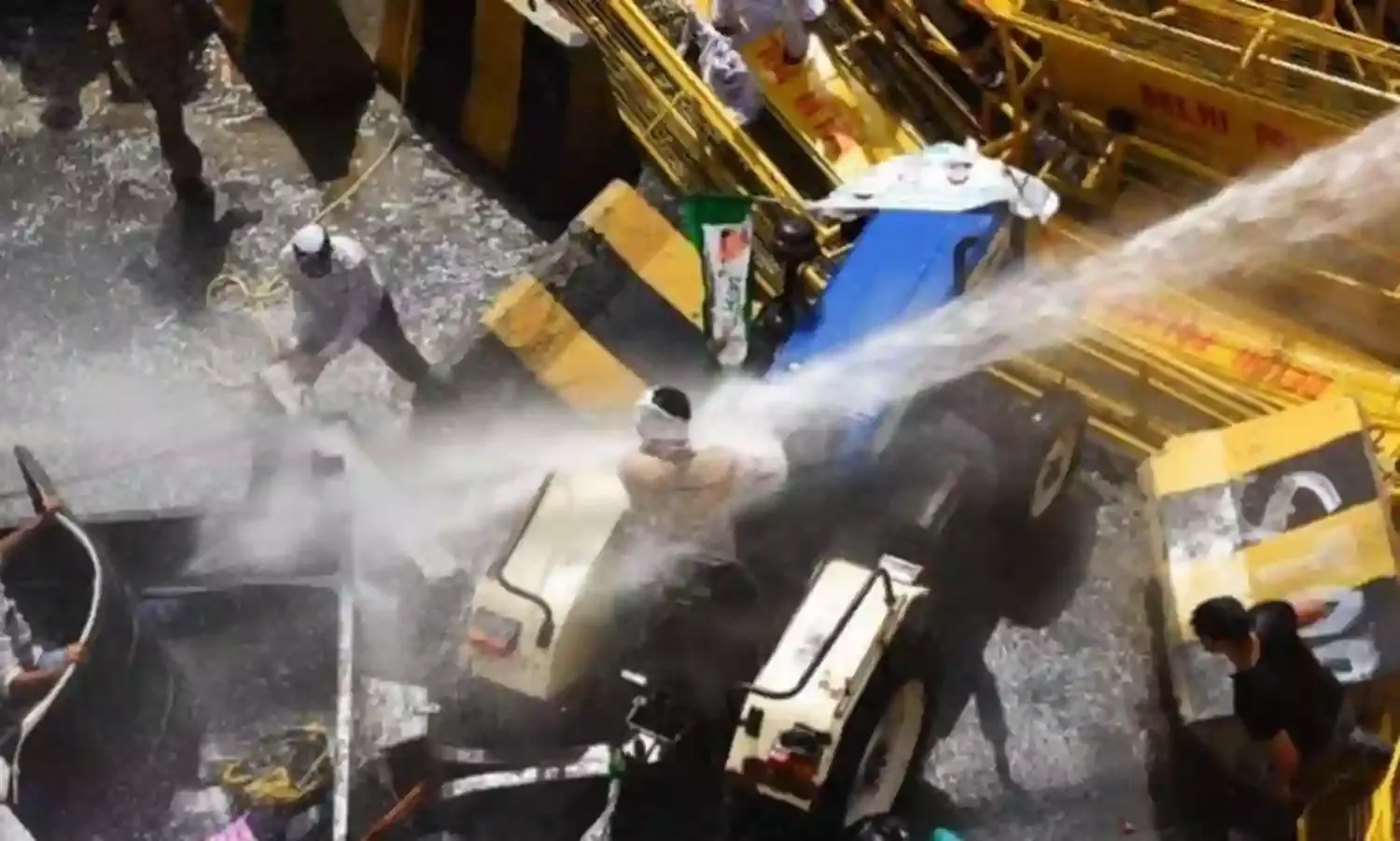 Govt Uses Lathis, Water Canons, Tear Gas to Preven Thousands of Farmers Entering Delhi on Gandhi Jayanti Govt Uses Lathis, Water Canons, Tear Gas to Preven Thousands of Farmers Entering Delhi on Gandhi Jayanti