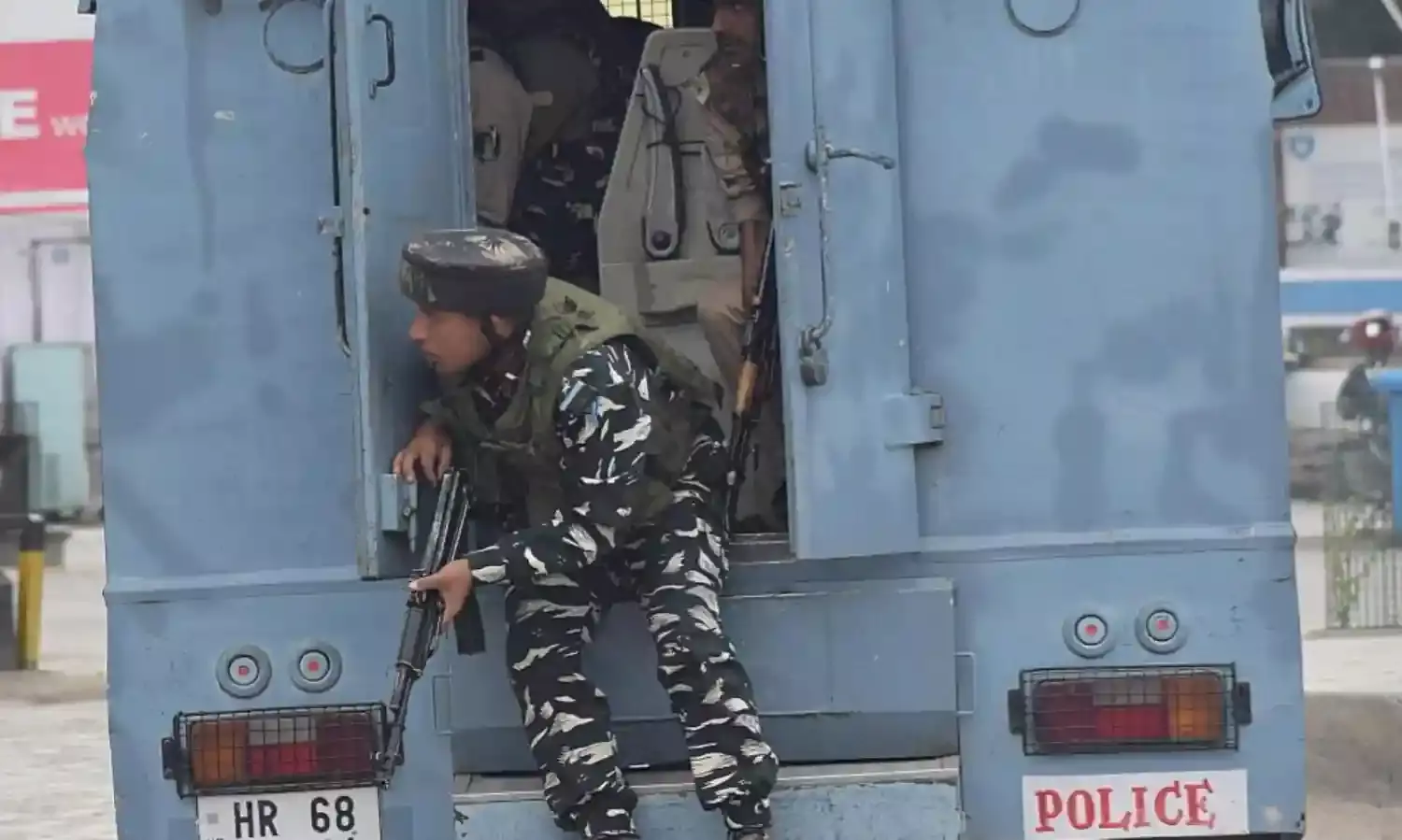 Kashmir: Attacks Continue, Constable Killed