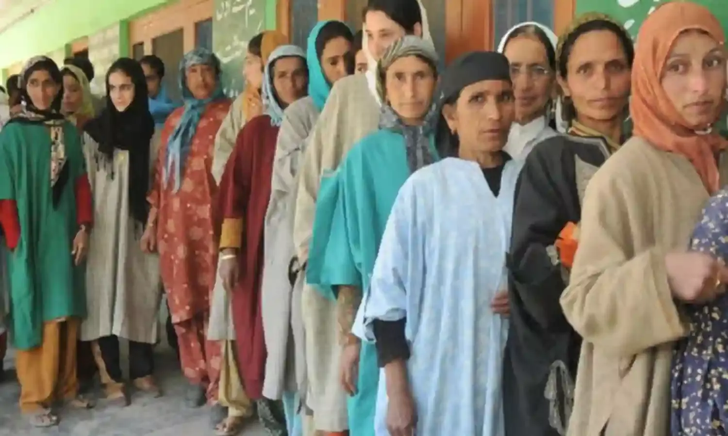 चुनावों से पहले दक्षिण कश्मीर में पंचायत घर फूंके गये