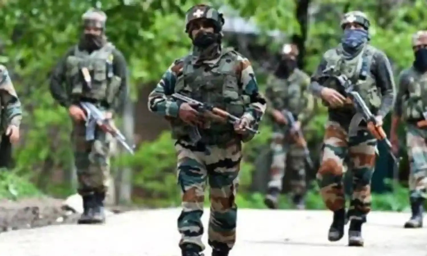 भूतपूर्व कमांडर की संदिग्ध आतंकवादियों ने की हत्या