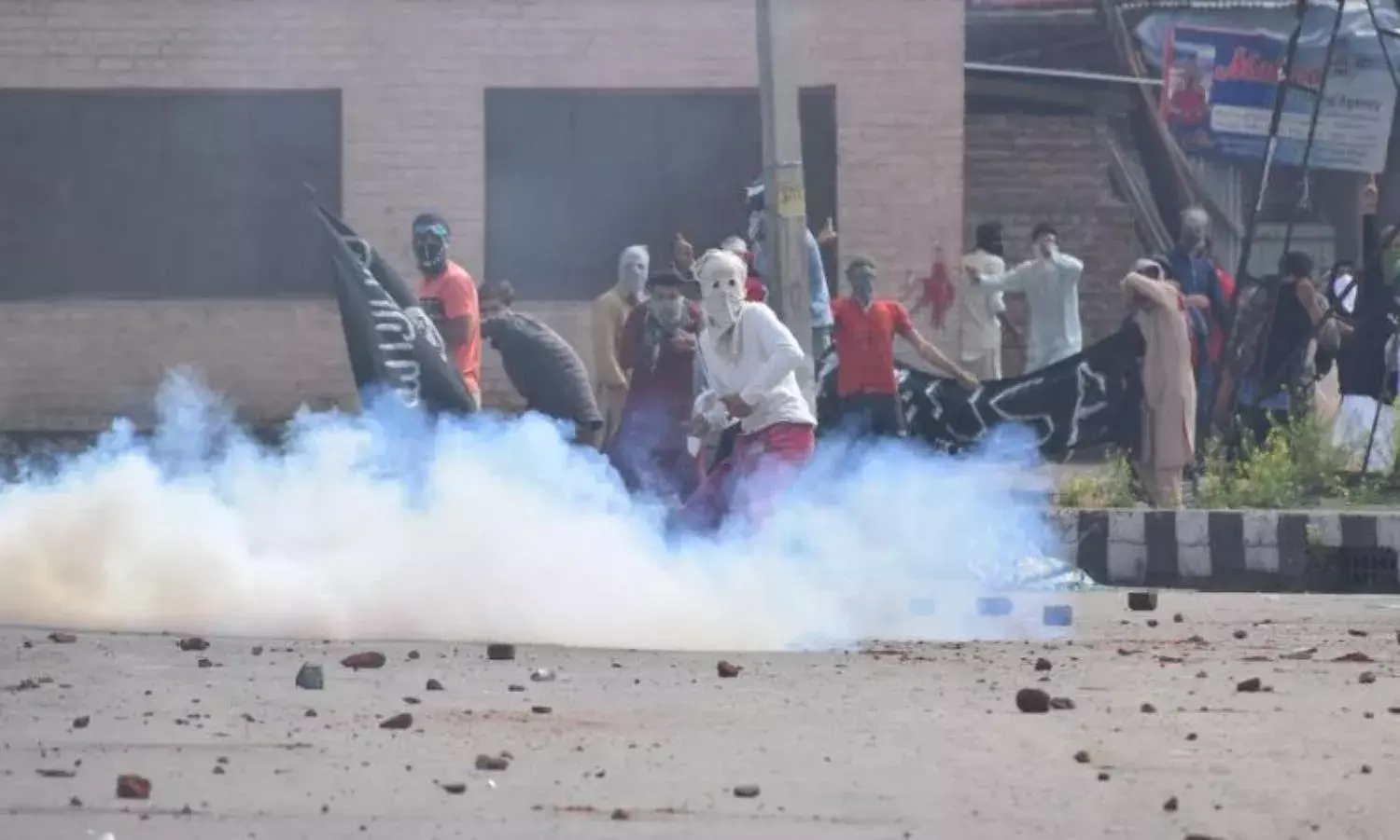 गुस्से की आग में कश्मीर का उबलना जारी