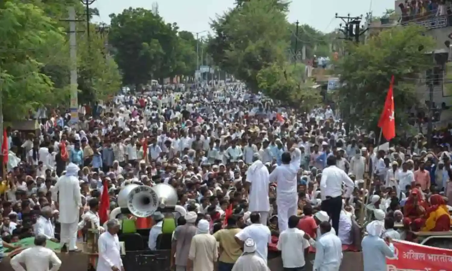 किसानों की रैली : विभाजनकारी राजनीति का एक माकूल जवाब