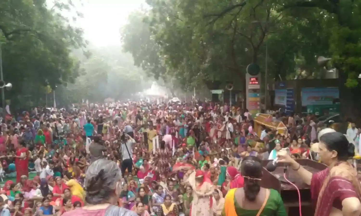 मीडिया की बेरुखी के बीच भारी तादाद में महिलाओं ने दिल्ली में किया मार्च