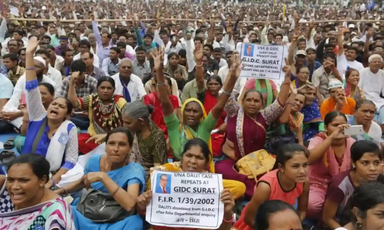 गुजरात से भी उठी छापेमारी और गिरफ्तारियों के खिलाफ आवाज़