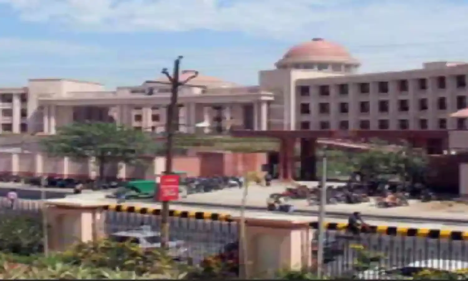 लखनऊ कोर्ट ब्लास्ट पर फैसले के तरीके पर हैरानी- लखनऊ कोर्ट ब्लास्ट पर फैसले के तरीके पर हैरानी-