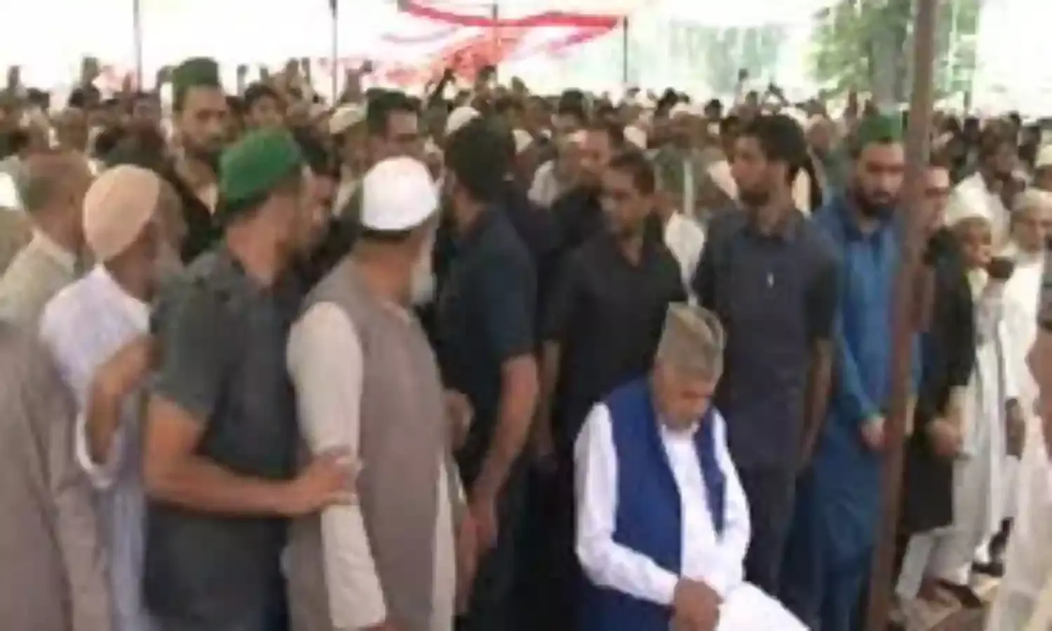 Farooq Abdullah Heckled at the Hazratbal Mosque At Eid Prayers