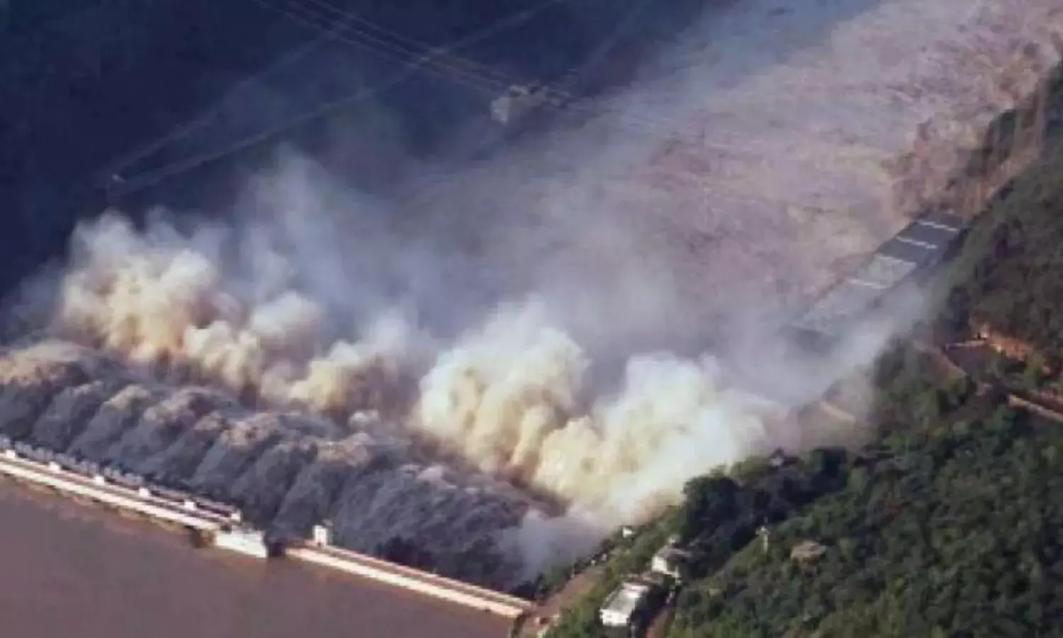 Mullaperiyar Dam in Danger: Will Tamil Nadus boon be Keralas doom? Mullaperiyar Dam in Danger: Will Tamil Nadus boon be Keralas doom?