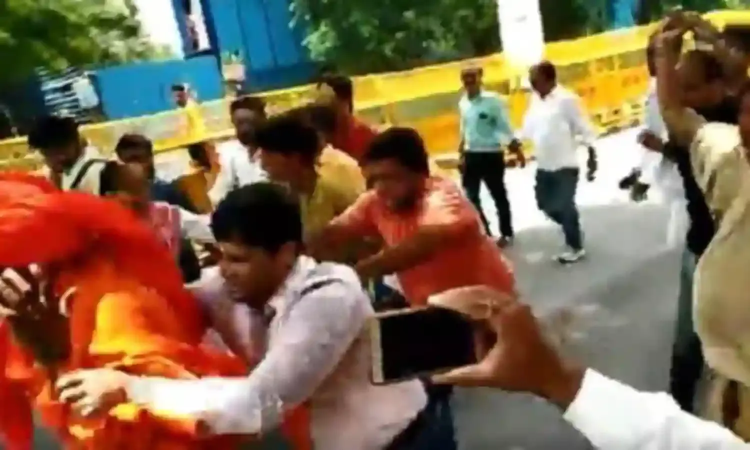 Swami Agnivesh Attacked Yet Again, This Time AT BJP Hqrs in Delhi Swami Agnivesh Attacked Yet Again, This Time AT BJP Hqrs in Delhi