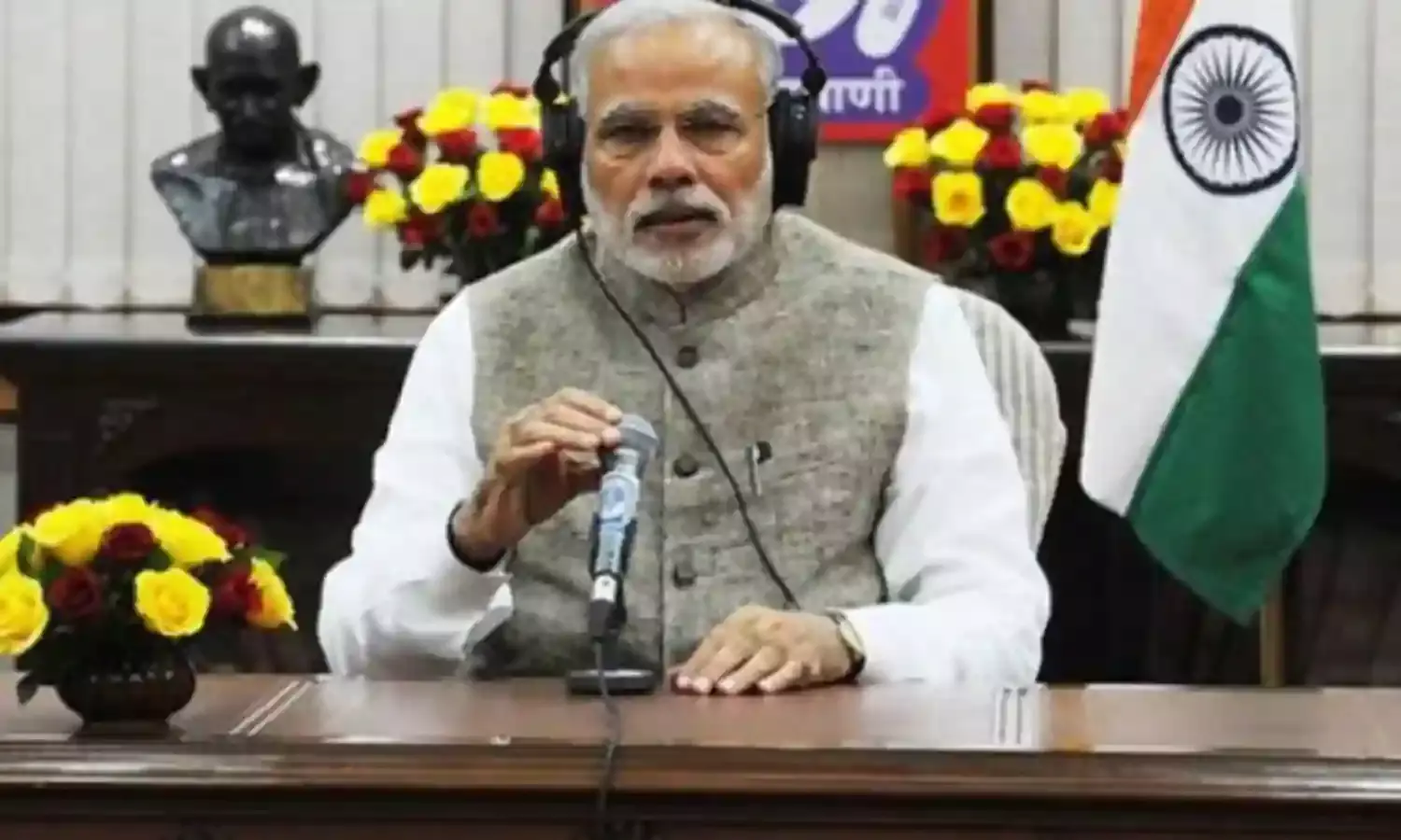 आकाशवाणी: आगे कौन हवाल?