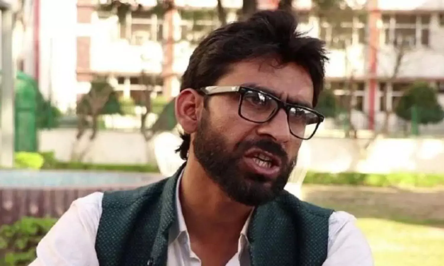 SC Issues Notice to J&K Cops  For Reply to Talib Hussain Lawyers Plea of Torture