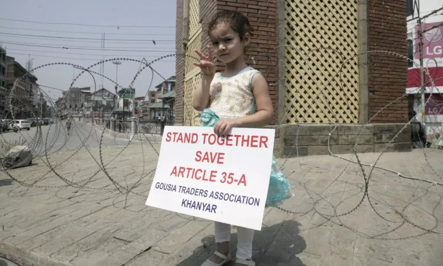 Kashmir On Edge: Supreme Court Defers Article 35-A Hearing