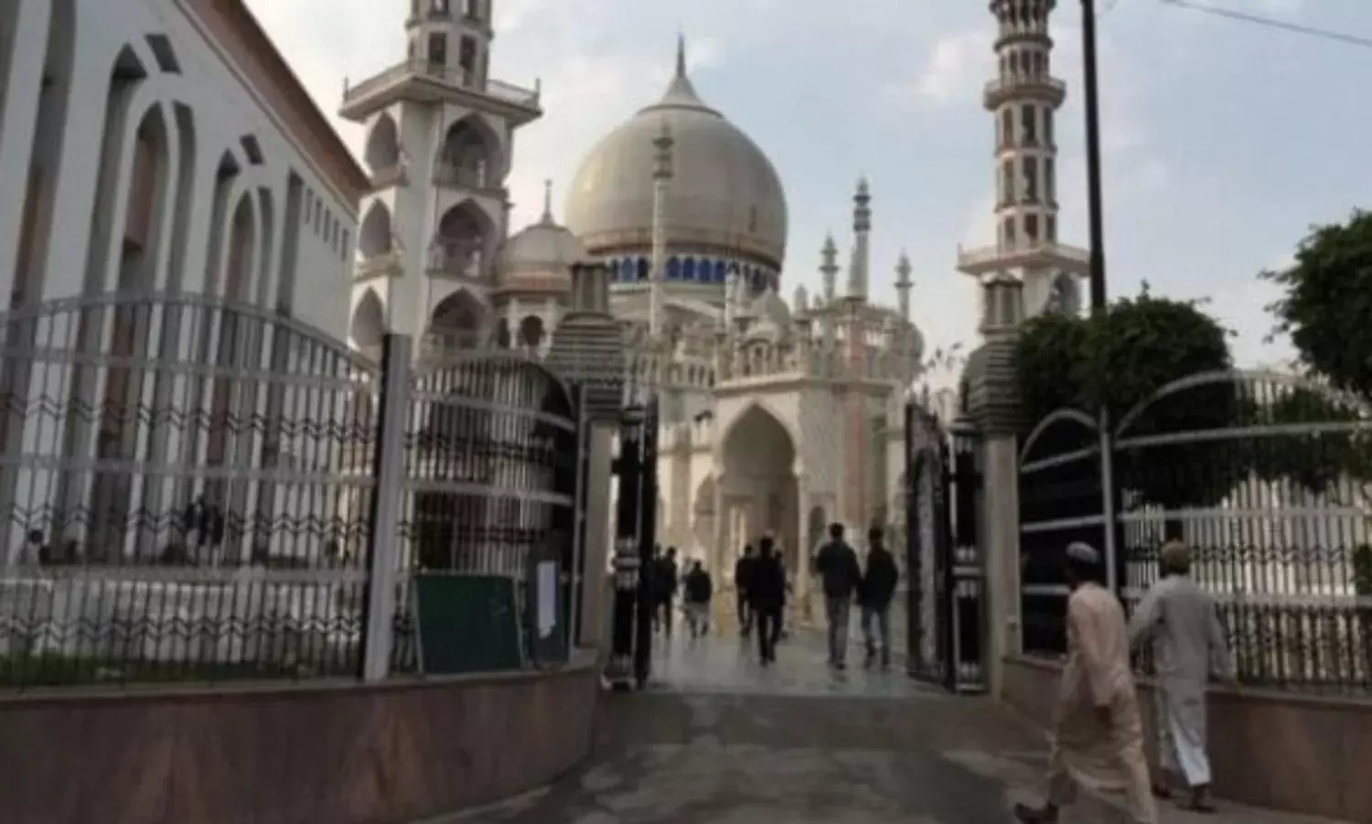 कांग्रेस नेताओं की पहली पसंद मुस्लिम बहुल सीट से चुनाव लड़ना