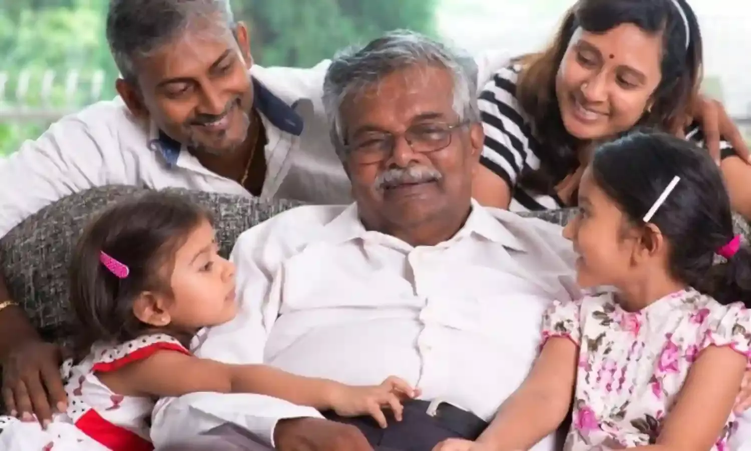 गायब होते संयुक्त परिवार गायब होते संयुक्त परिवार