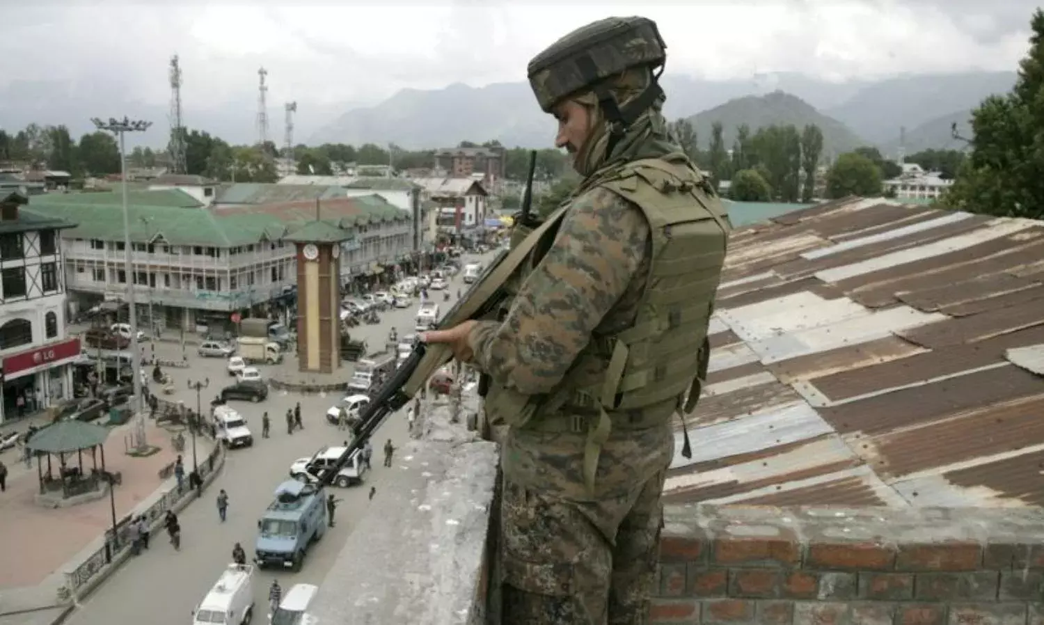 Another Policeman Abducted in Kashmir