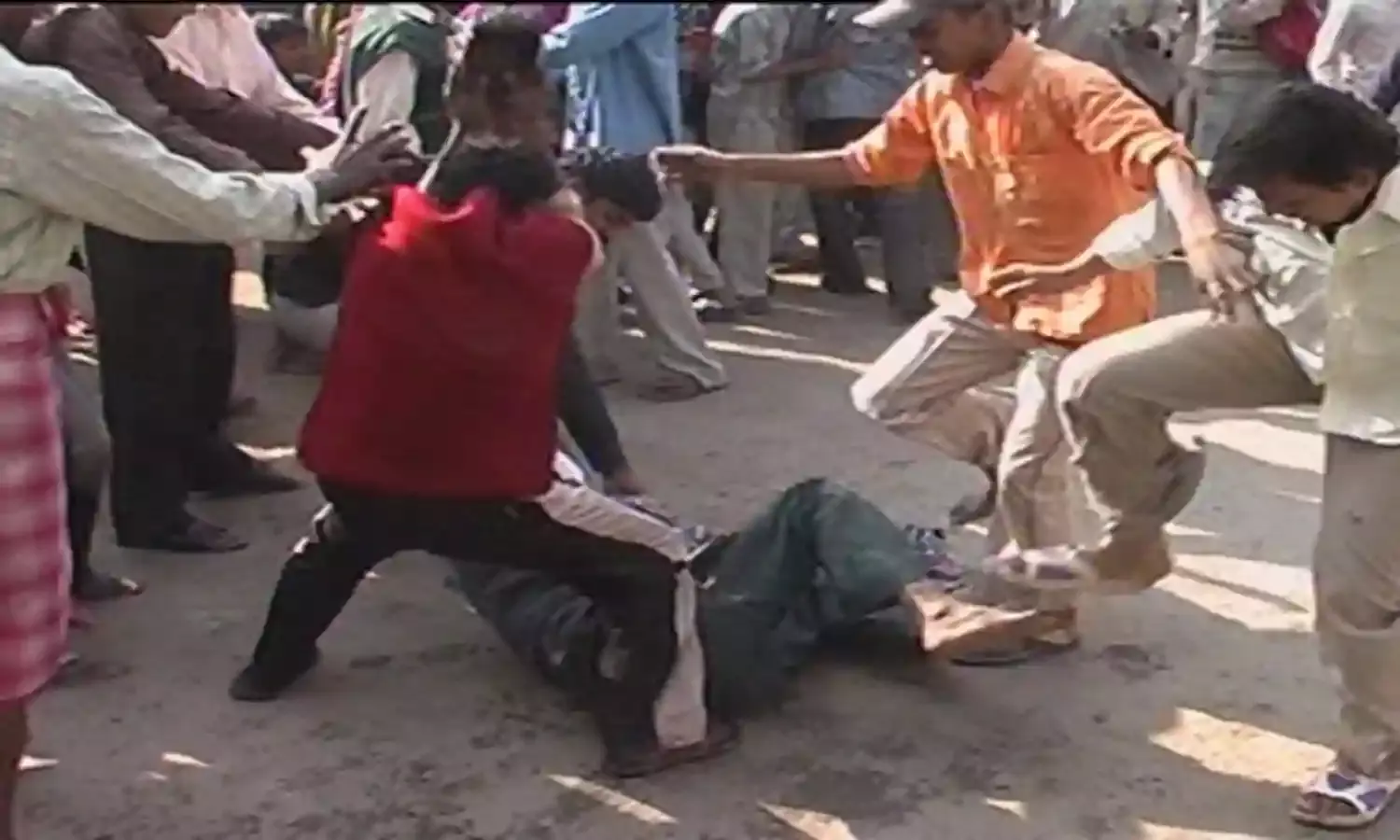 माब लिंचिंगः पूरे समाज को अमानवीय और बर्बर बनाती है