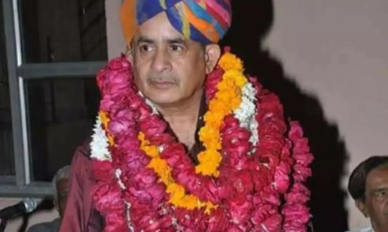 मुस्लिम अधिकारियों का झुकाव भी चुनाव की तरफ