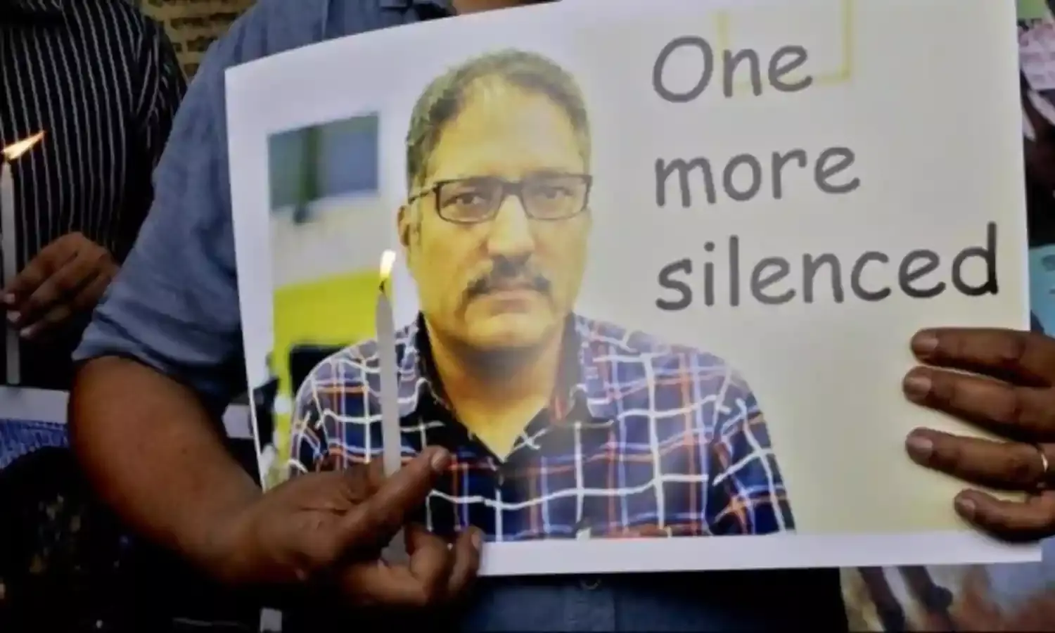 कश्मीरी पत्रकार : कुआं और खाई के बीच