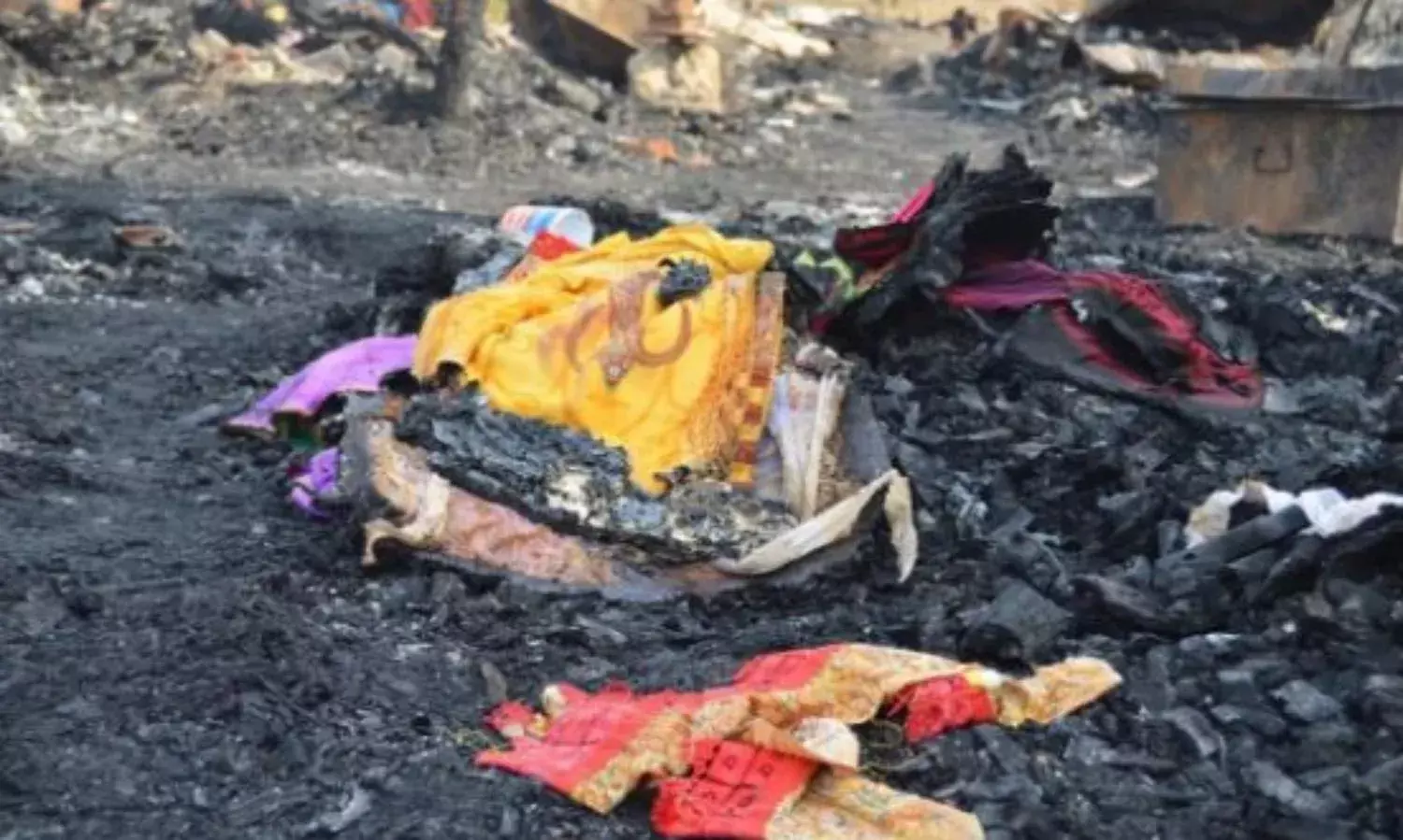 खाक हुई एक और रोहिंग्या बस्ती