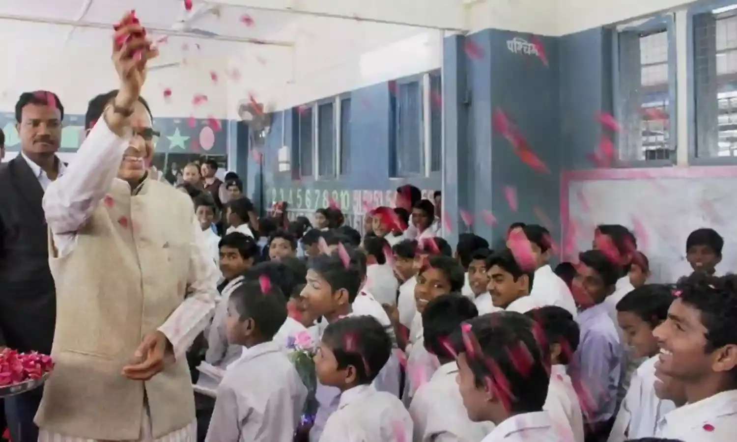 संस्कृति बचाने की दुहाई देने वाली भाजपा शासित मध्य प्रदेश में शिक्षा की दुर्गति