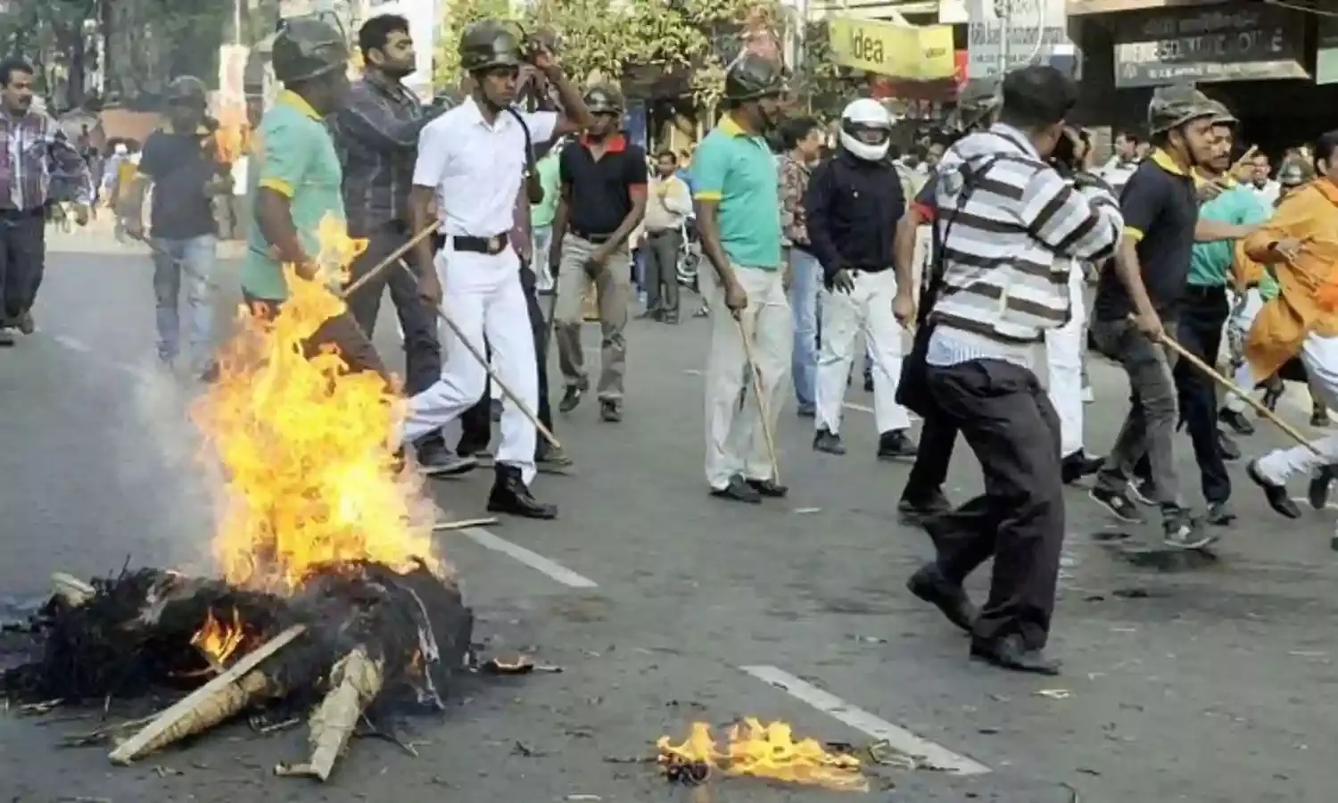 हिंसा ने बनाया राज्य के पंचायत चुनावों को दागदार हिंसा ने बनाया राज्य के पंचायत चुनावों को दागदार