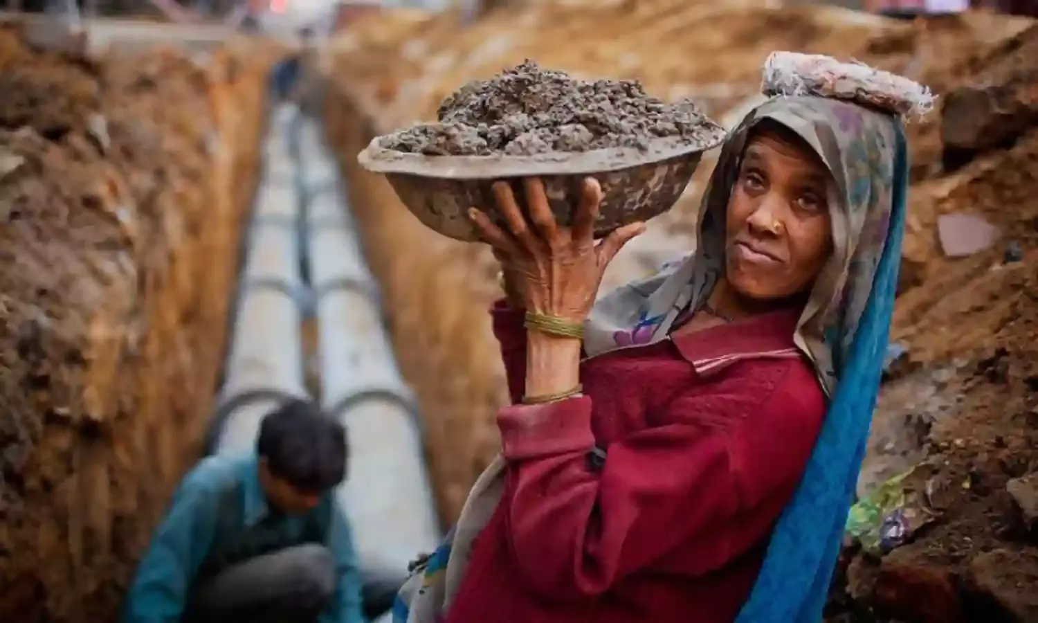 लूटपाट बलात्कार पर गुस्सा लेकिन मजदूरों के मरने पर नहीं लूटपाट बलात्कार पर गुस्सा लेकिन मजदूरों के मरने पर नहीं
