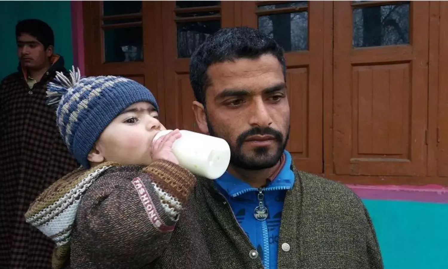 पहले फायरिंग में मां की मौत और अब पिता की छांव से महरूम मासूम मरयम