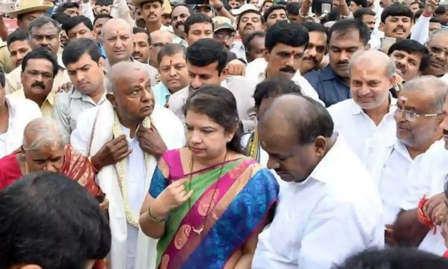 Will Karnataka Governor Follow Goa, Manipur, Meghalaya Precedence And Invite Combine with the Numbers?