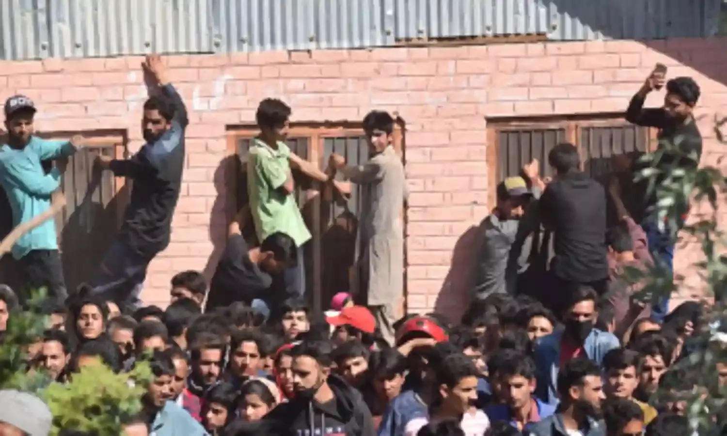 Kashmir Teen on ’Rescue Mission’ Killed