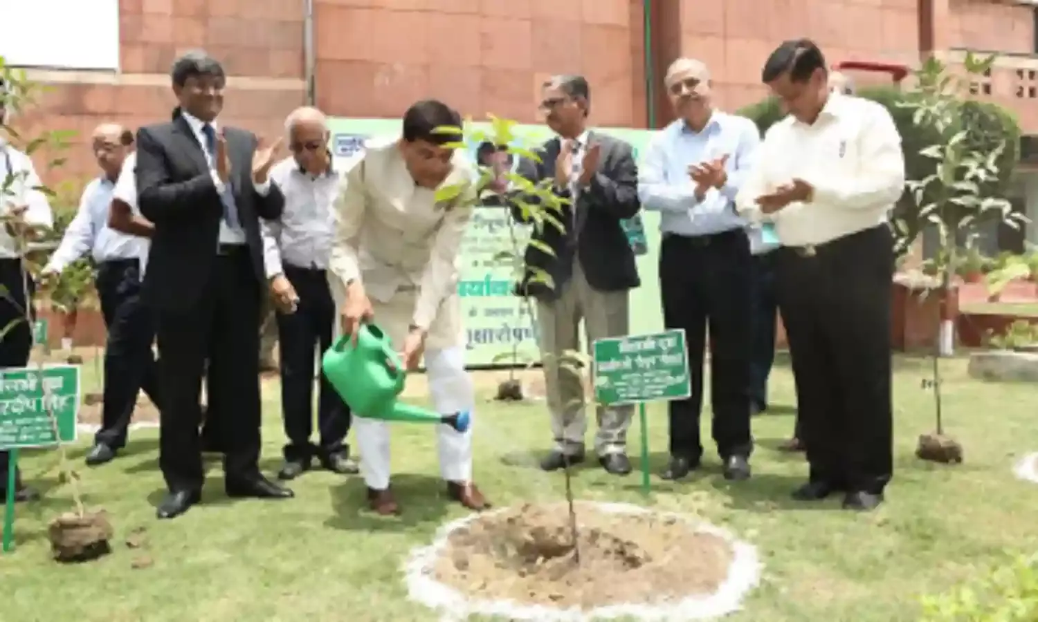 पर्यावरण की सुरक्षा के पैसे को भी नहीं बख्श रहें, अगली सुनवाई 9 मई को