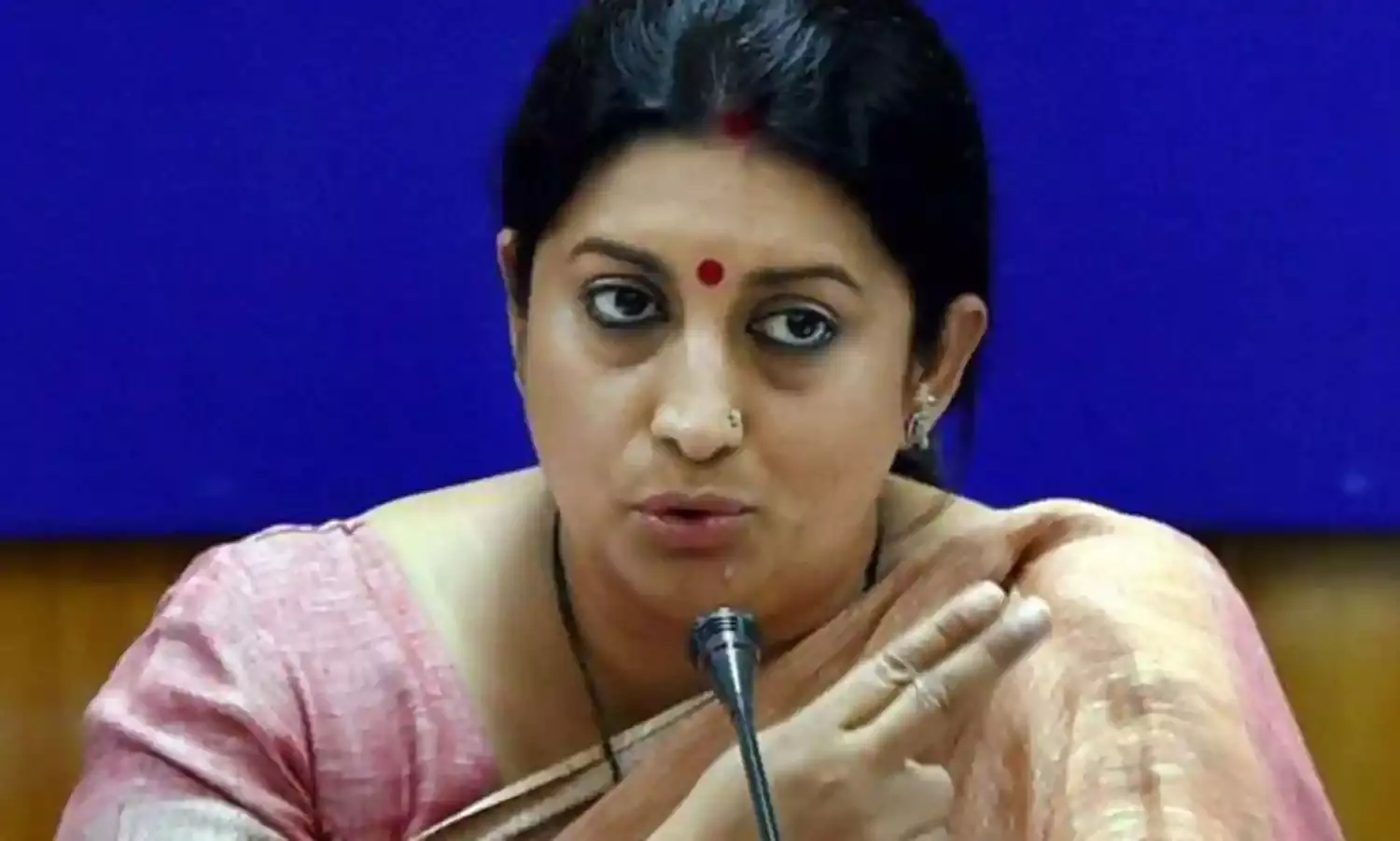 प्रधानमंत्री की सहमति के बिना पत्रकारों को डराने वाला फैसला लेना स्मृति ईरानी के लिए संभव नहीं