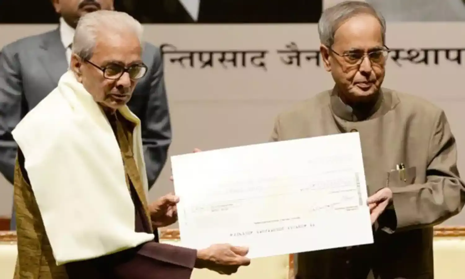 प्रोफेसर - कवि केदारनाथ सिंह के बारे में प्रोफेसर - कवि केदारनाथ सिंह के बारे में