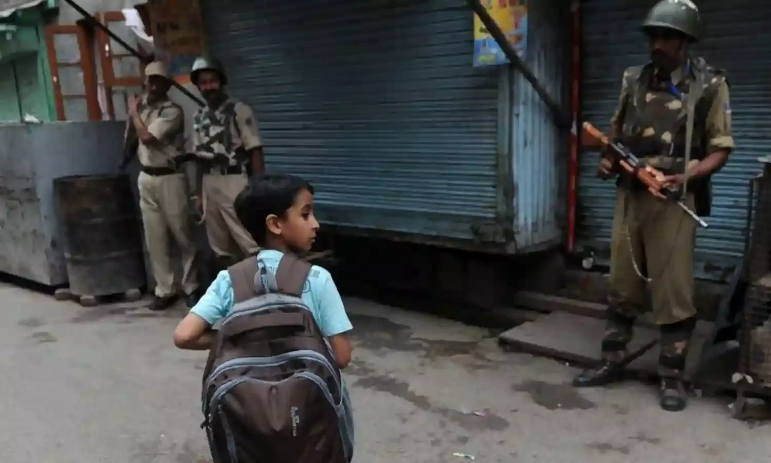 कश्मीर घाटी में पढाई पर सवालिया निशान?