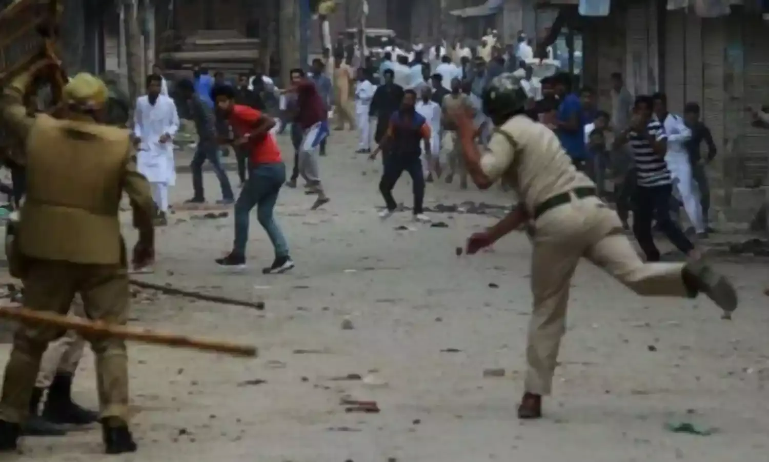 भारत के विभाजन और कश्मीर समस्या के लिए कौन उत्तरदायी है ?