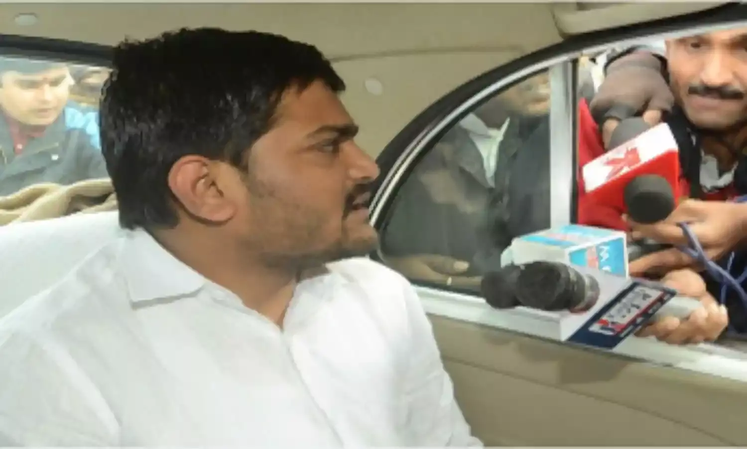 Judicial Crisis Leads to Save Constitution March in Mumbai on Jan 26: Pawar, Yechury, Mevani, Hardik Patel, Raju Shetti To Participate Judicial Crisis Leads to Save Constitution March in Mumbai on Jan 26: Pawar, Yechury, Mevani, Hardik Patel, Raju Shetti To Participate