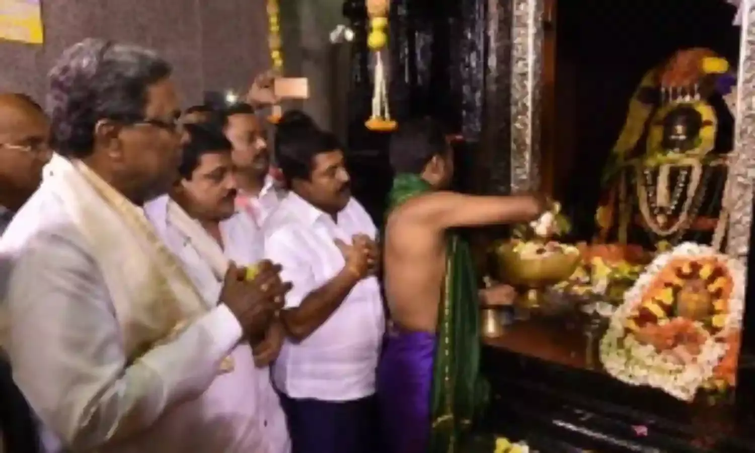 BJP Hindutva Vs Congress Hinduism: Stage Being Set for Karnataka Polls BJP Hindutva Vs Congress Hinduism: Stage Being Set for Karnataka Polls