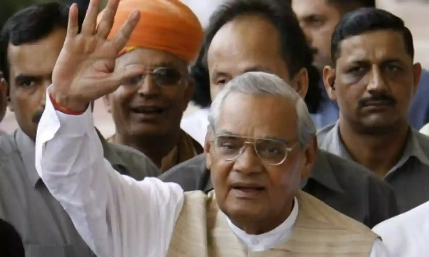 वाजपेयी: एक अटल विरोधाभास