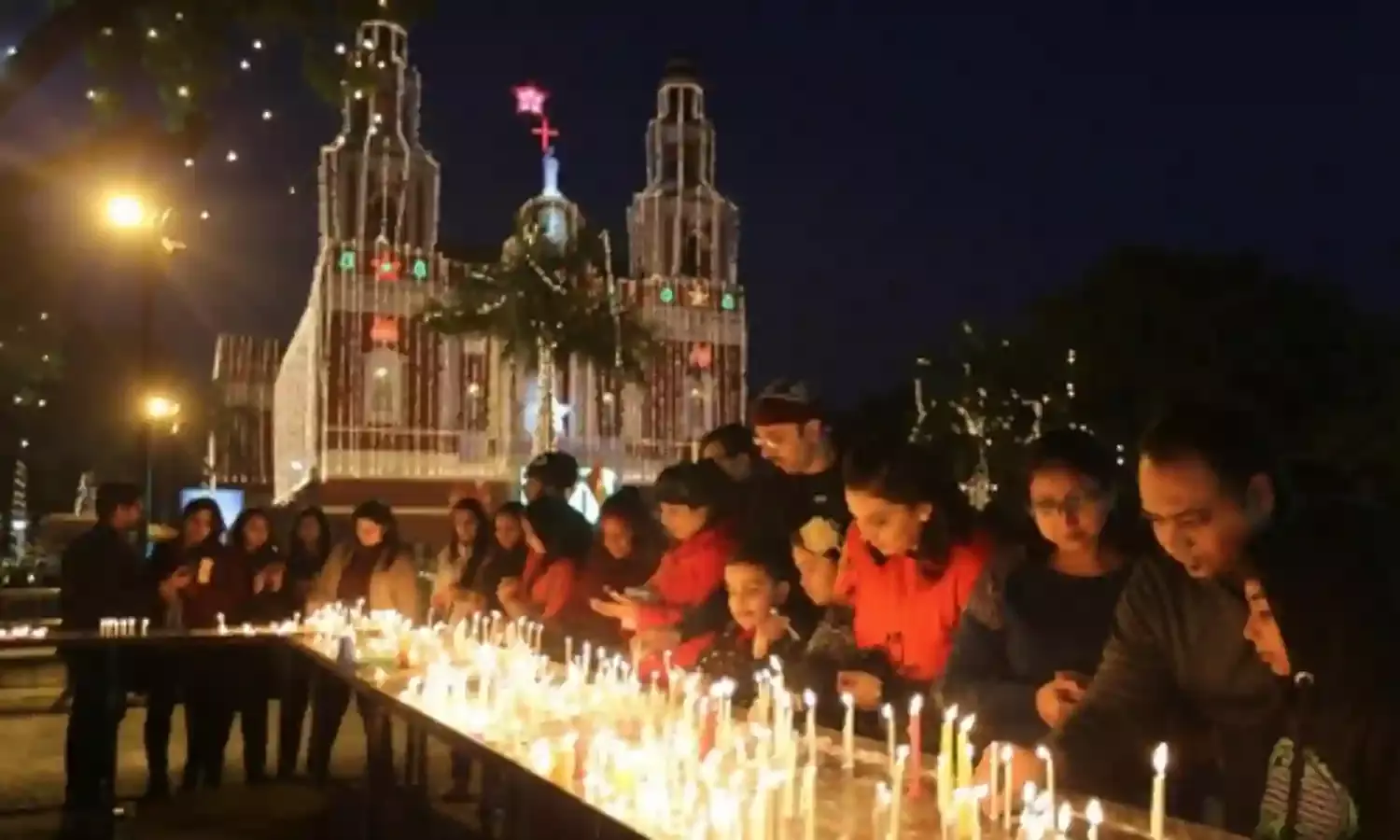 Christians Attacked in Run Up to Christmas: Carol Singers, X-mas Fair Targeted