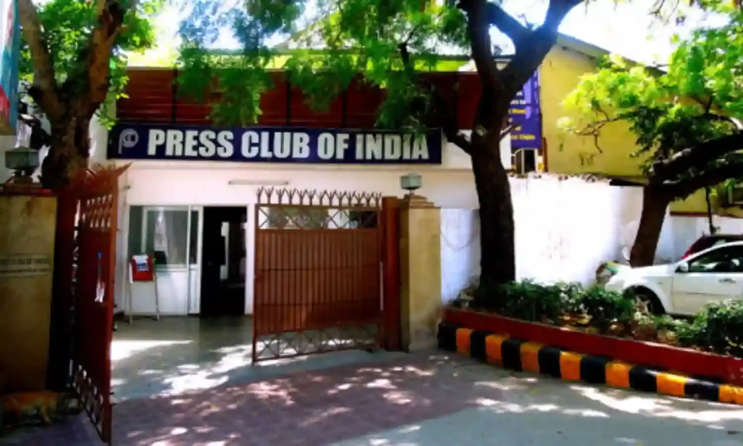 जो जगह पत्रकारों की है, वहां आज मालिक अध्यक्षी का चुनाव लड़ रहे हैं। अच्छे दिन मितरों…! जो जगह पत्रकारों की है, वहां आज मालिक अध्यक्षी का चुनाव लड़ रहे हैं। अच्छे दिन मितरों…!