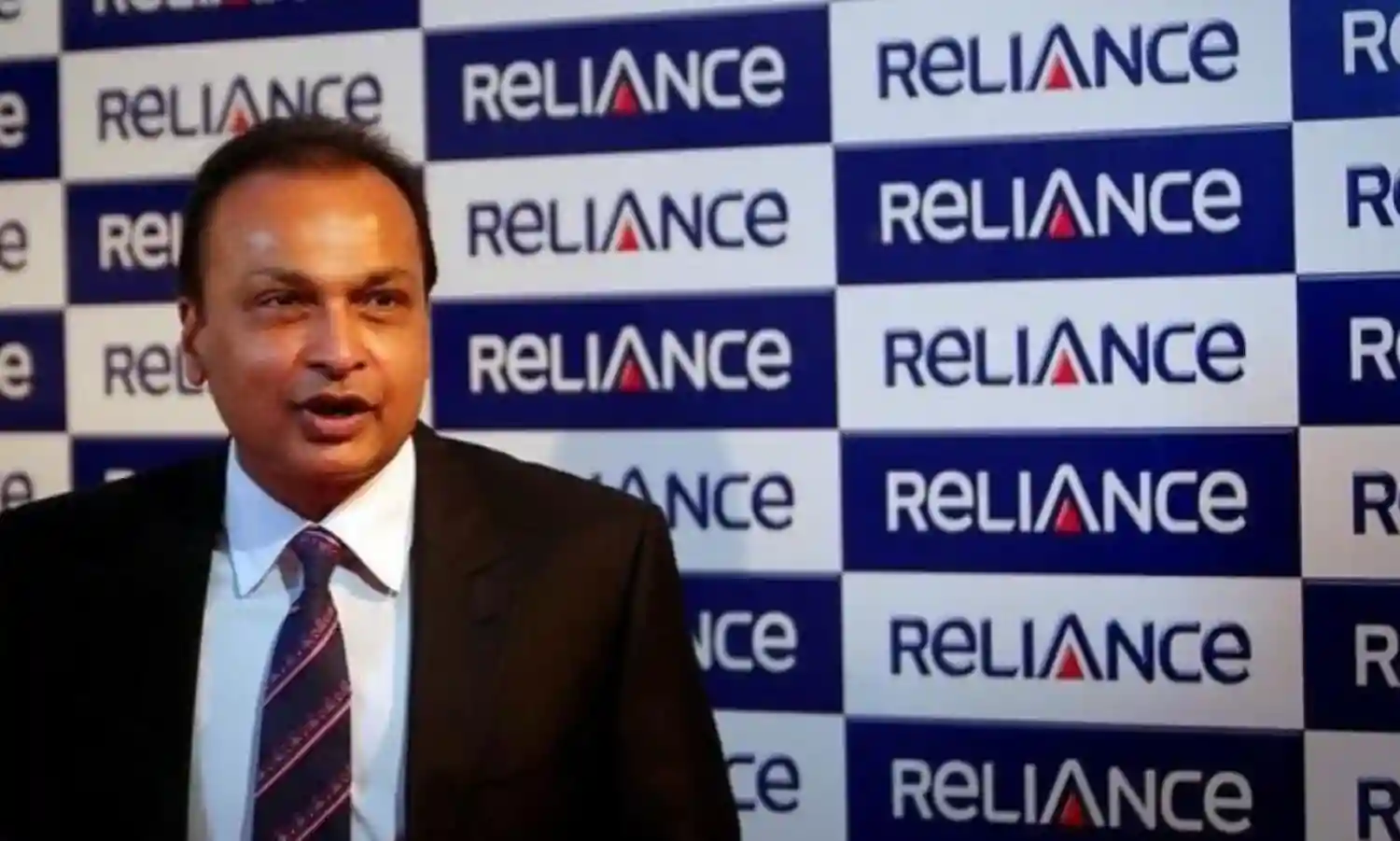 Rahul Gandhi Crosses Swords with Anil Ambani Over Rafale Deal, Tweets On Self Reliance Rahul Gandhi Crosses Swords with Anil Ambani Over Rafale Deal, Tweets On Self Reliance