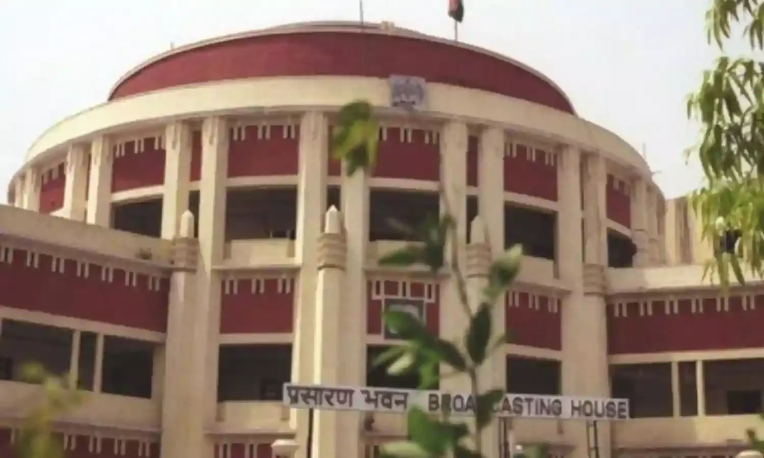 प्रसार भारती के सीईओ और चेयरमैन सहित अन्‍य के खिलाफ़ अवमानना याचिका दायर