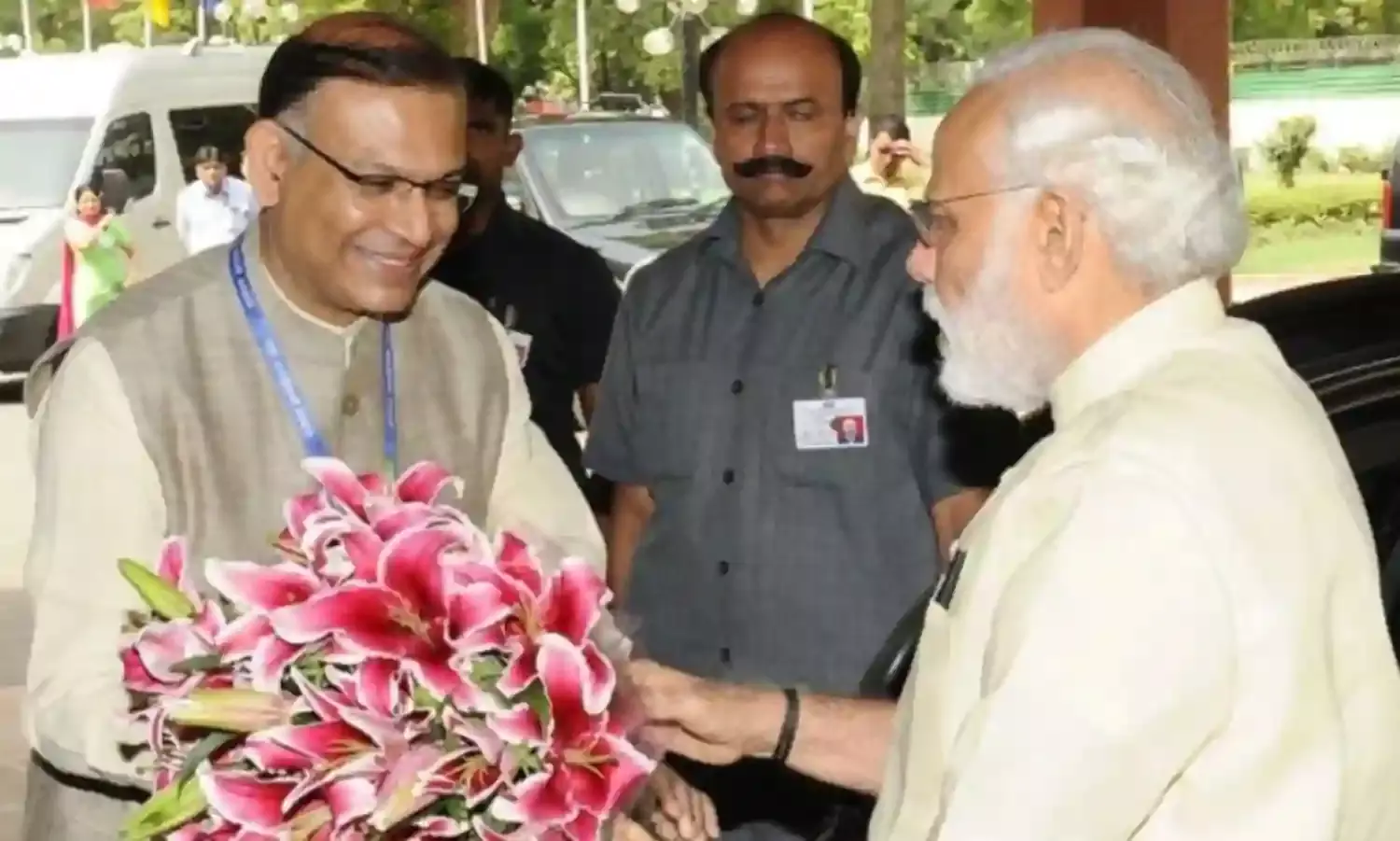 पैराडाइज़ पेपर्स: जयन्त सिन्हा के रास्ते ओमेदियार नेटवर्क मोदी की जीत के लिए काम कर रहा था! पैराडाइज़ पेपर्स: जयन्त सिन्हा के रास्ते ओमेदियार नेटवर्क मोदी की जीत के लिए काम कर रहा था!