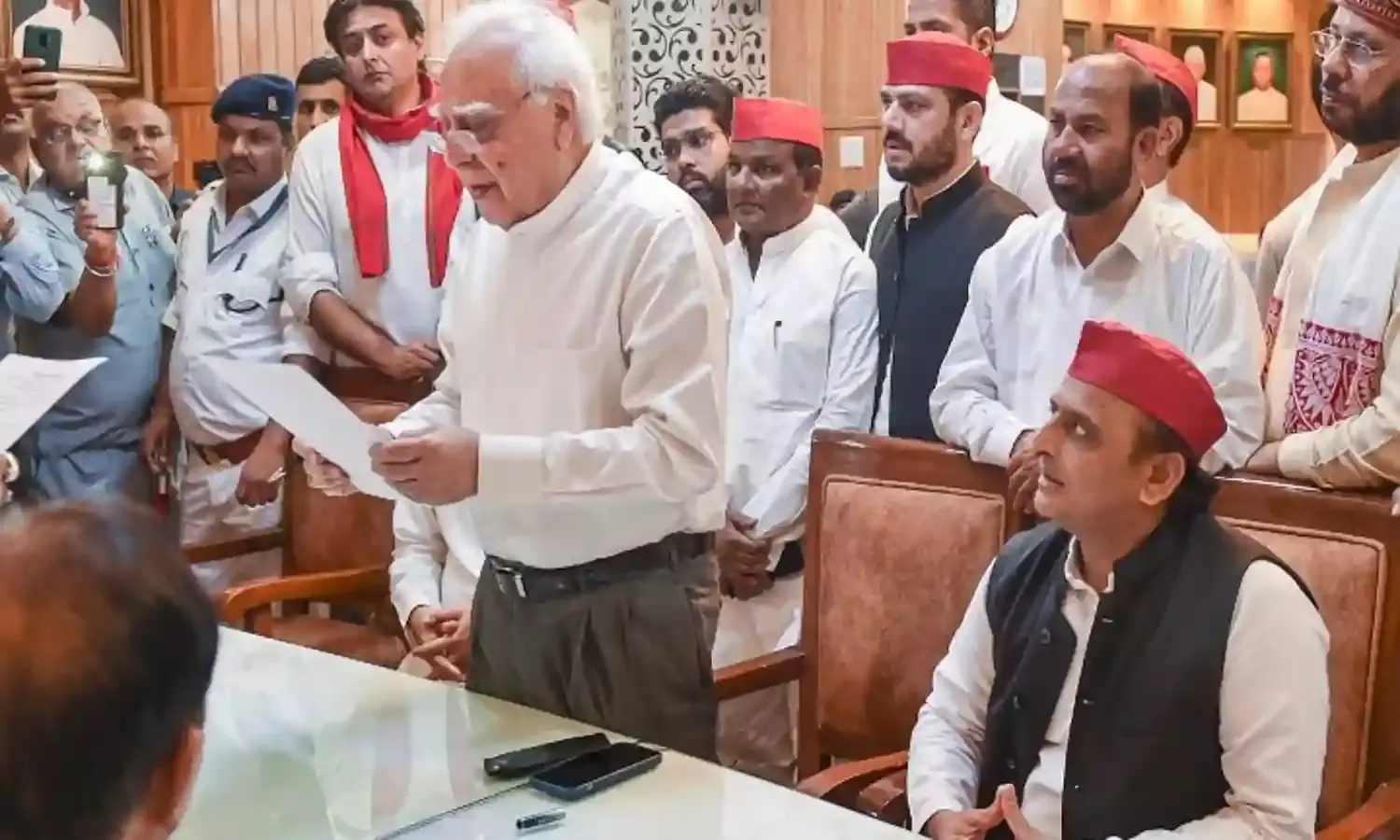 Lucknow Gup - Kapil Sibal Generates Hope